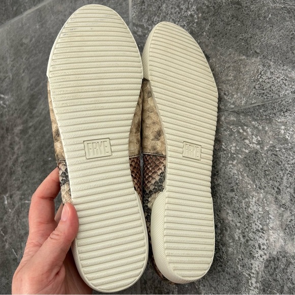 Frye Women's Leather Snakeskin Print Slip-On Flat Shoes Size 9M - Picture 10 of 15